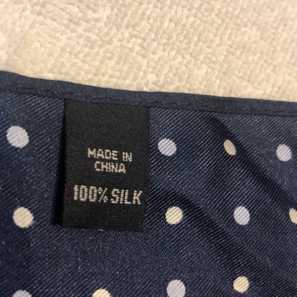 Tommy Hilfiger Pocket Square - Navy Polka dot - Picture 4 of 7